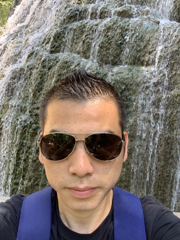 高兴的第二张照片--德化婚介网