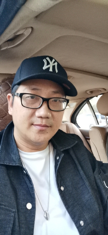 拥抱幸福的第一张照片--德化婚介网