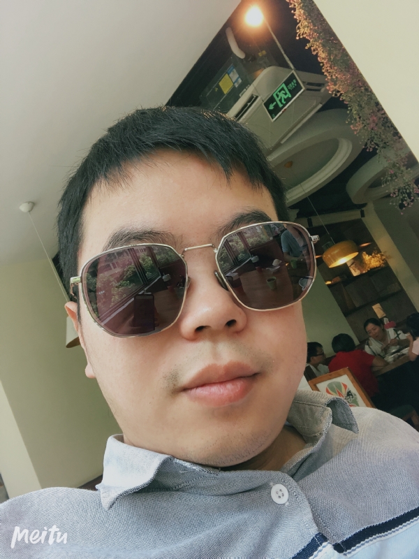 月台等路人的第一张照片--德化婚介网
